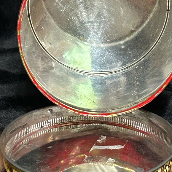 Vintage Red & Gold Peerless Maid Candy peanut tin - Picture 5 of 8